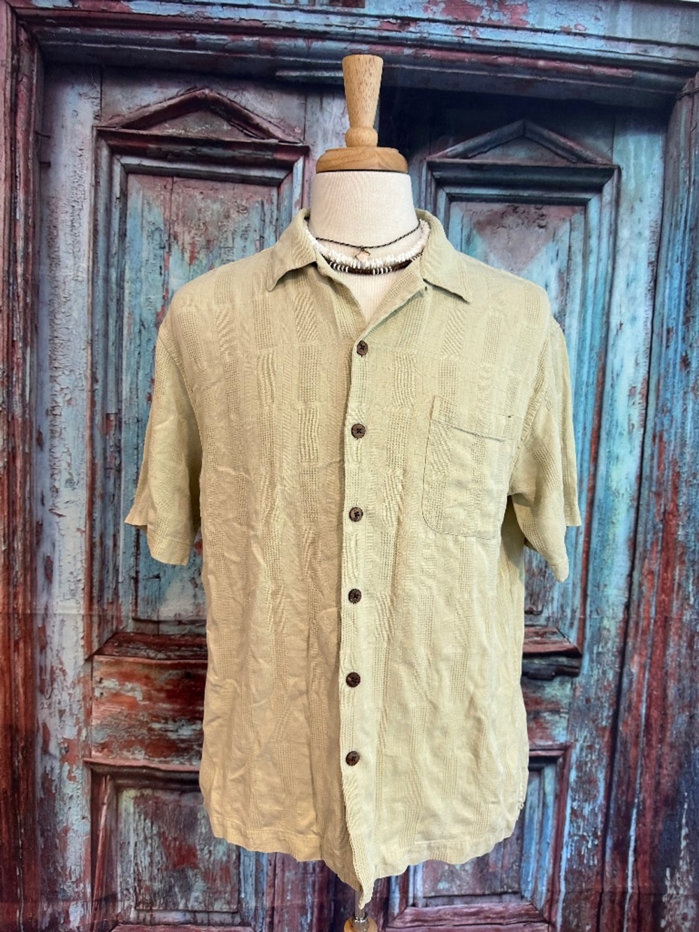 Island Dry Goods - Cream 100% silk Hawaiian shirt Size  L